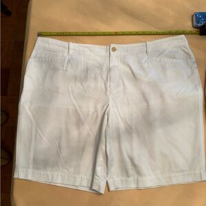 18W - Lauren by Ralph Lauren white shorts. Great condition.